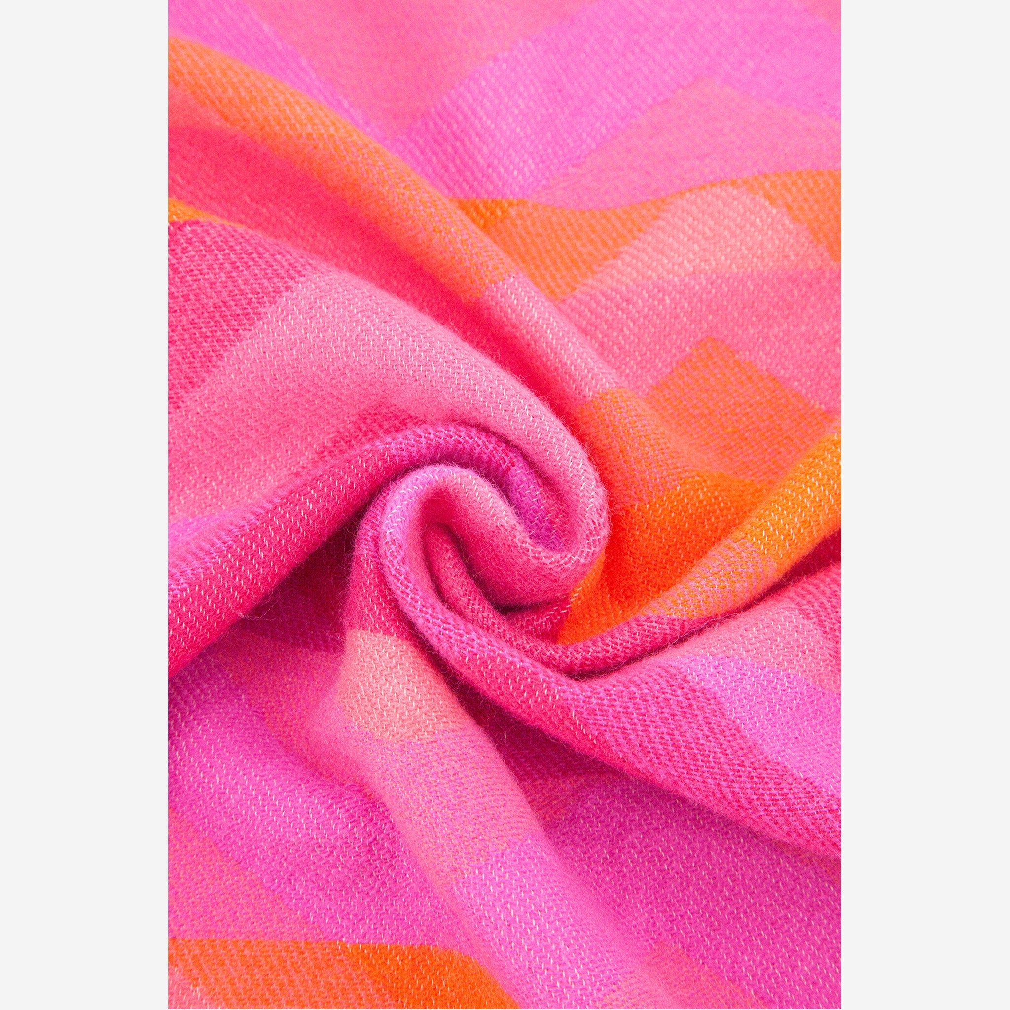 bowie-pink-orange-zig-zag-heavyweight-scarf-close-up-material