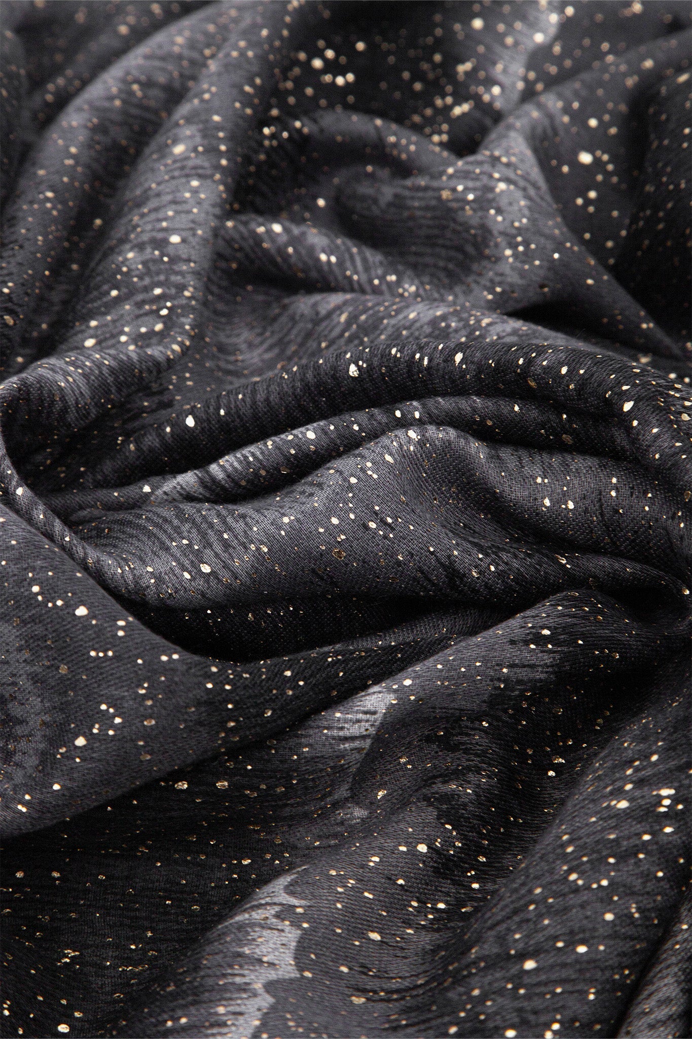 tierney-black-ombre-stripe-lightweight-scarf-close-up-material-gold-foil