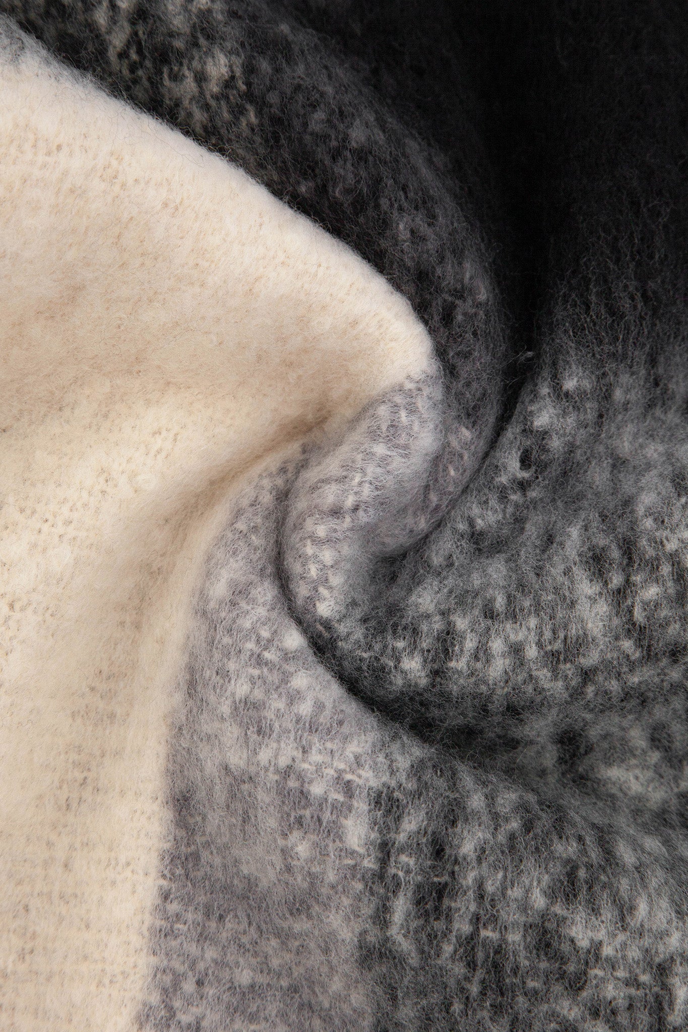 yara-black-square-colour-block-heavyweight-scarf-close-up-material